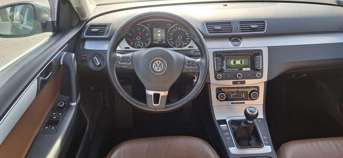 Volkswagen Passat - 8