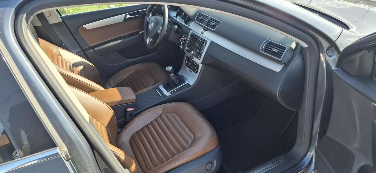 Volkswagen Passat - 11