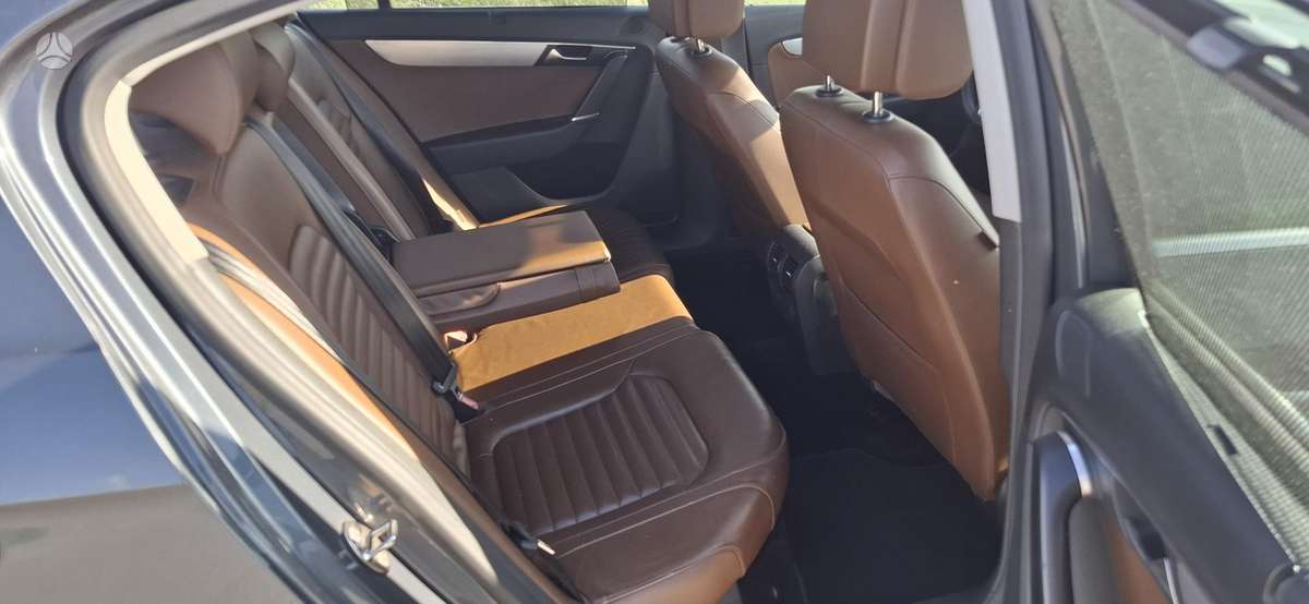 Volkswagen Passat - 12