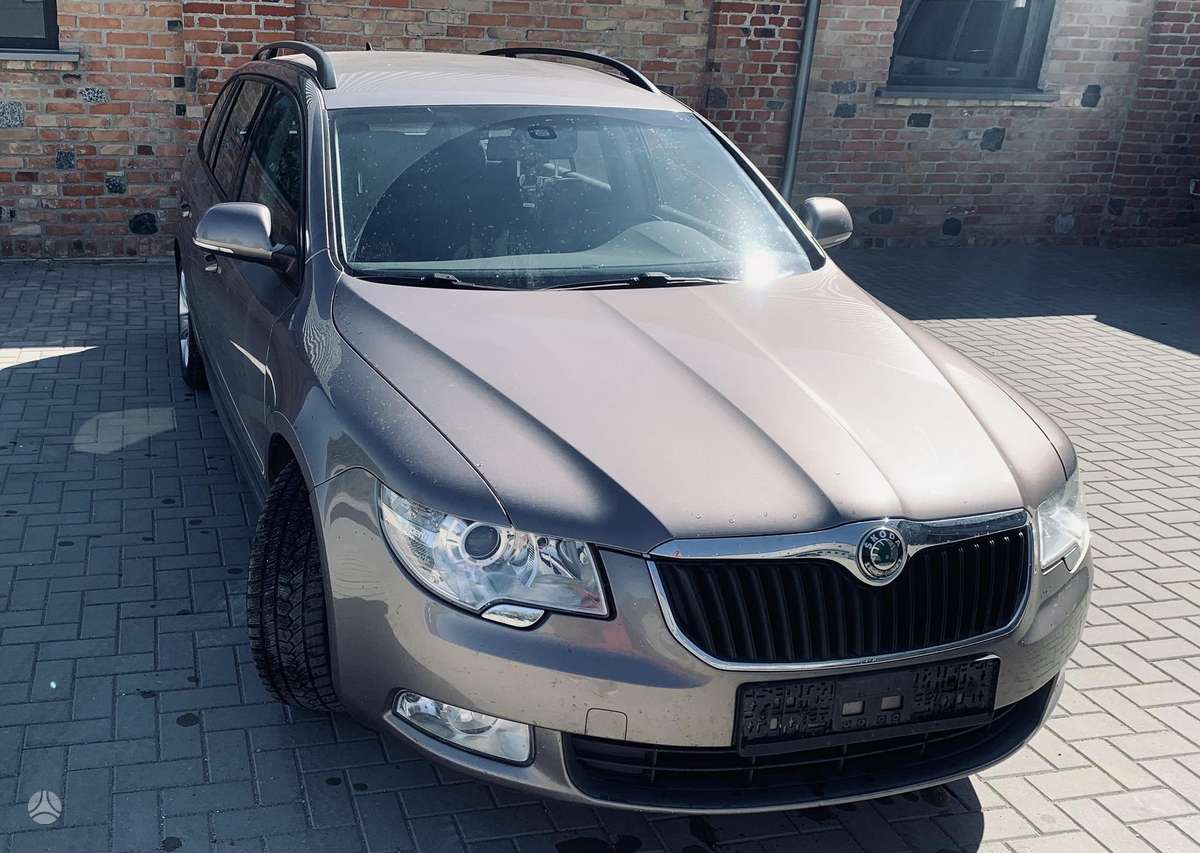 Skoda Superb dalimis. 37069094993