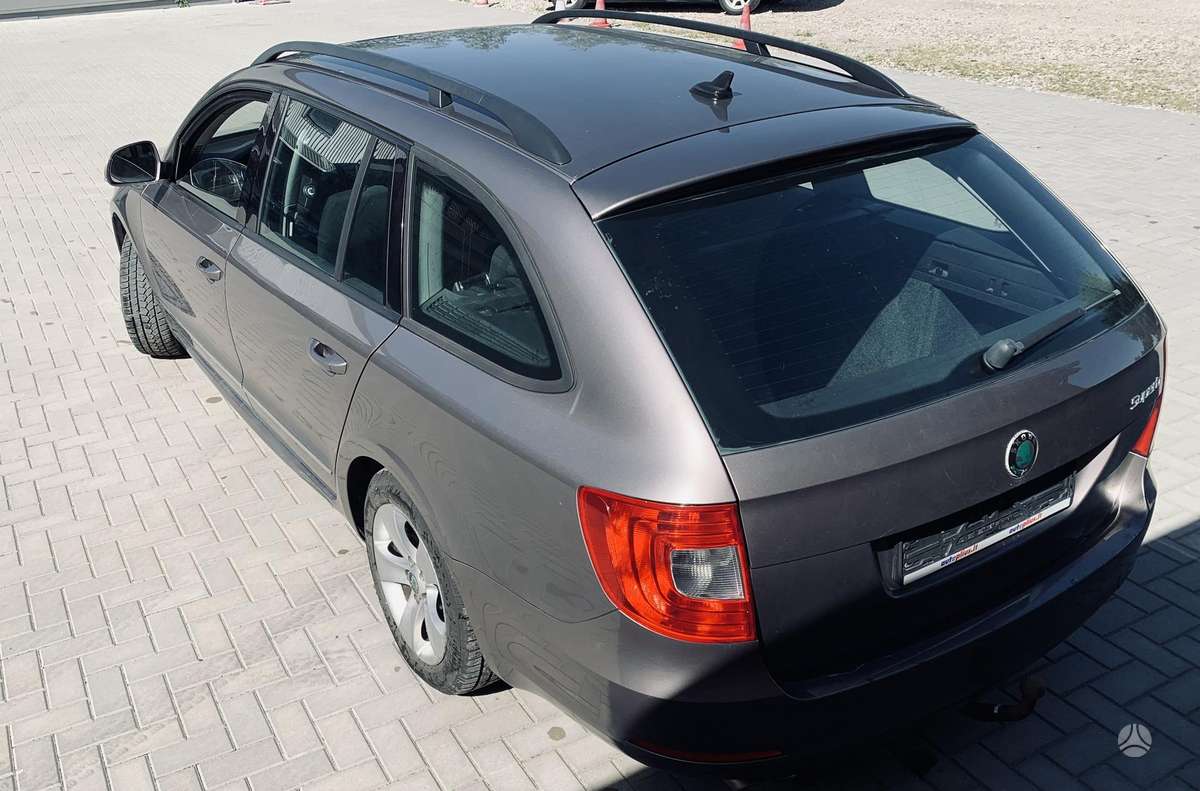 Skoda Superb dalimis. 37069094993
