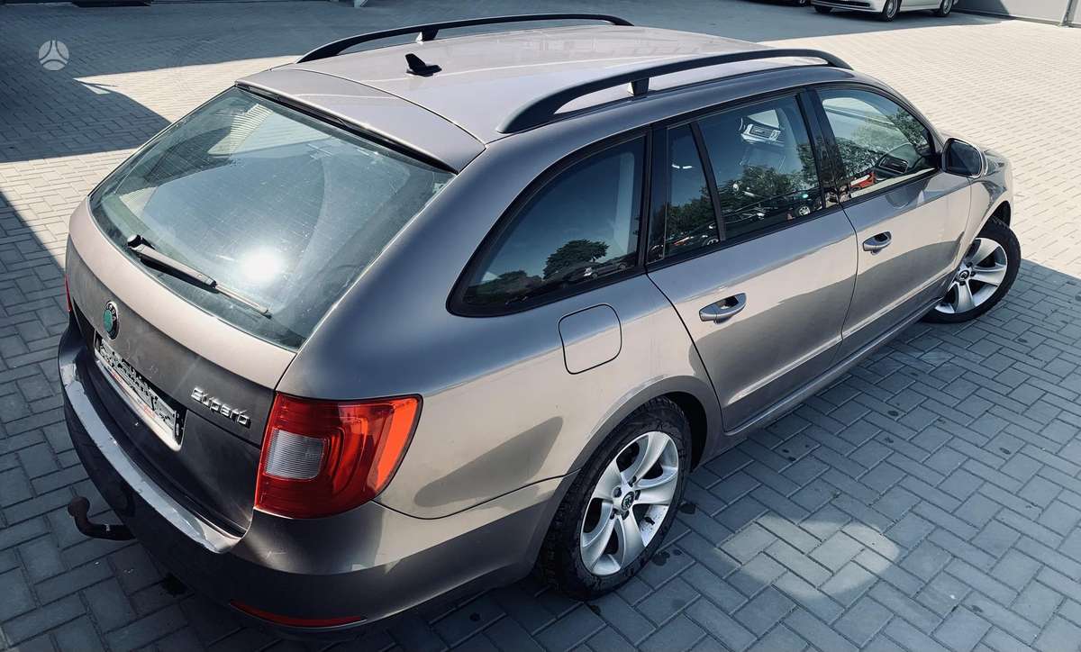 Skoda Superb dalimis. 37069094993