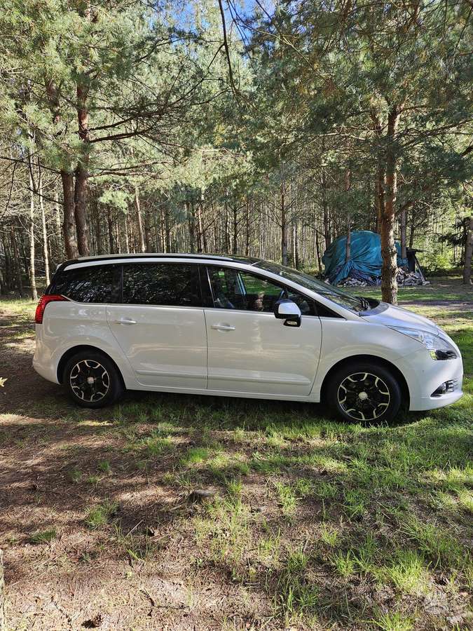 Peugeot 5008 - 10