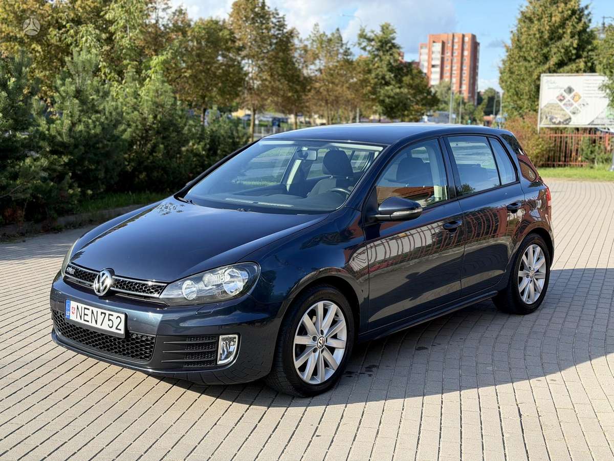Volkswagen Golf - 1