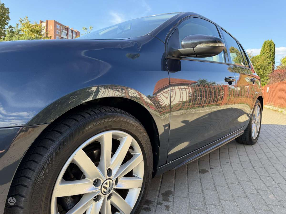 Volkswagen Golf - 8