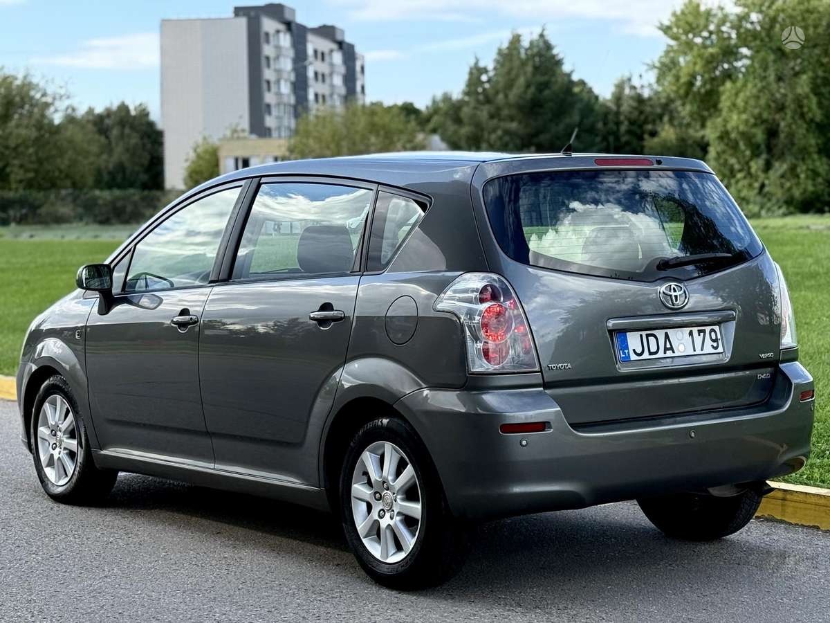 Toyota Corolla Verso - 3
