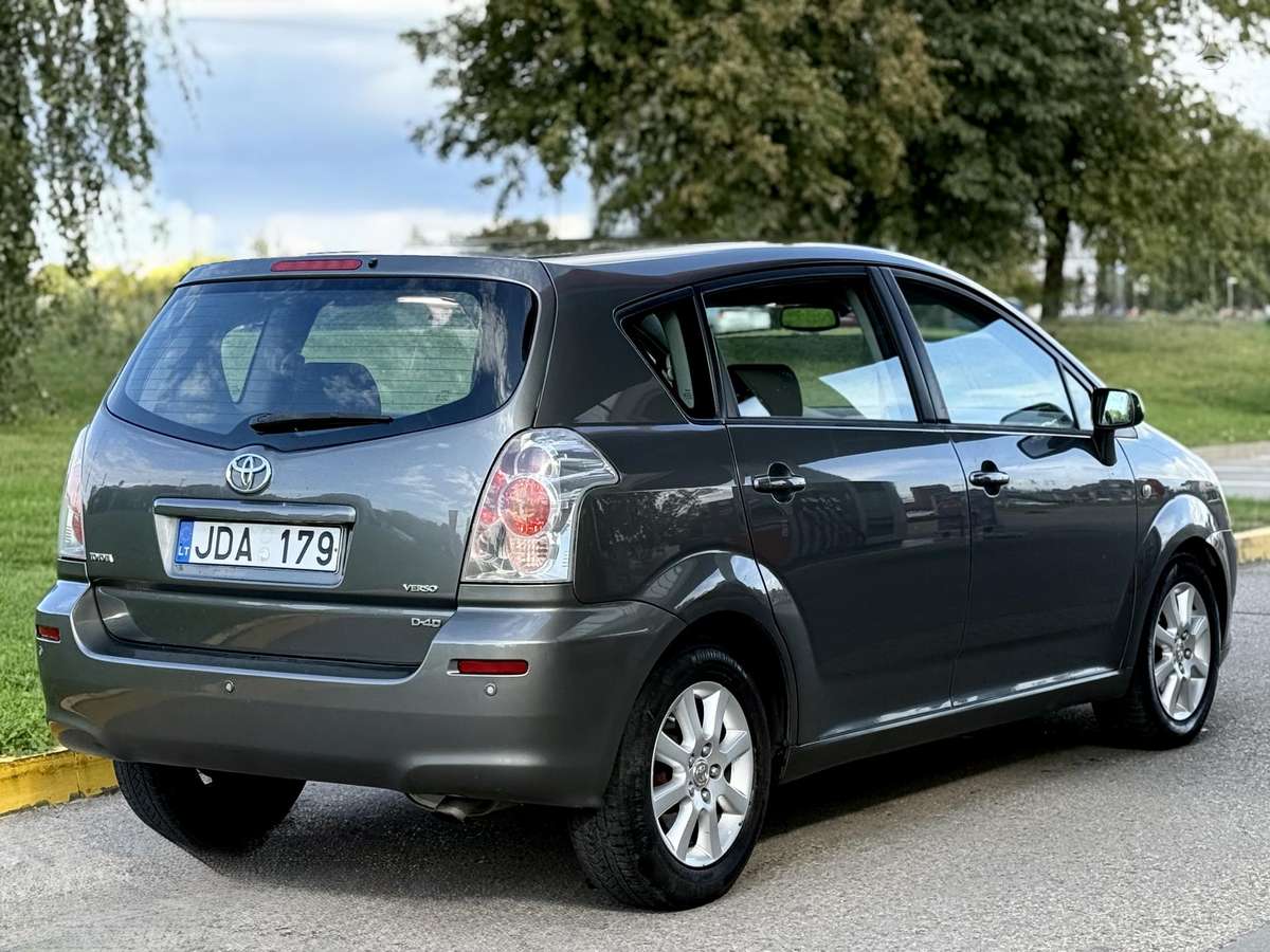 Toyota Corolla Verso - 4