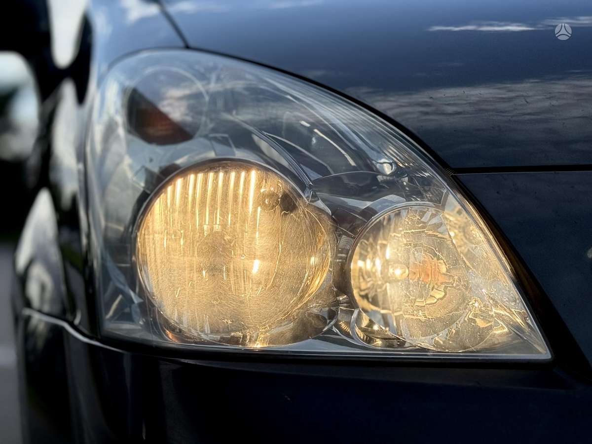 Toyota Corolla Verso - 7
