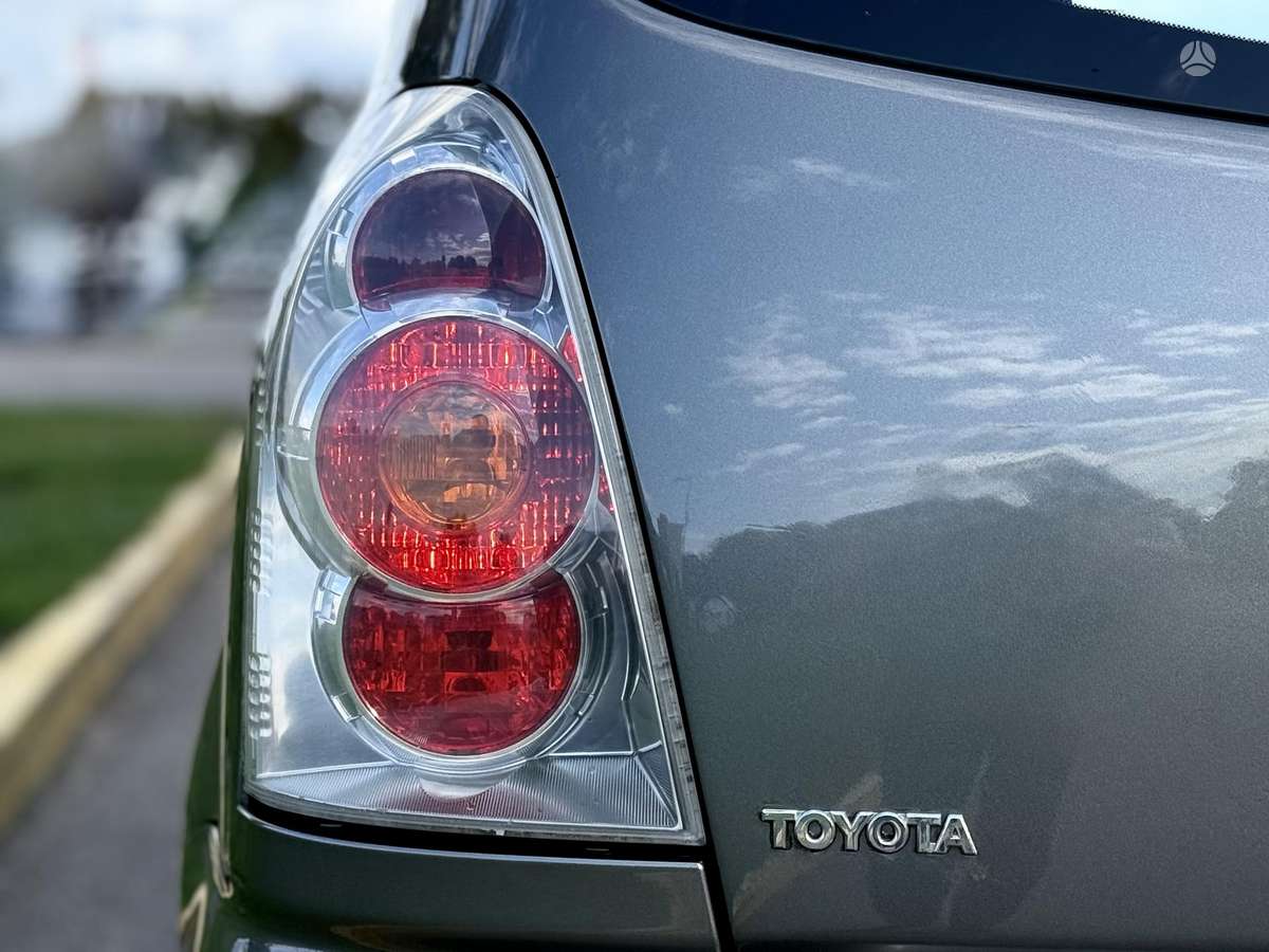 Toyota Corolla Verso - 8