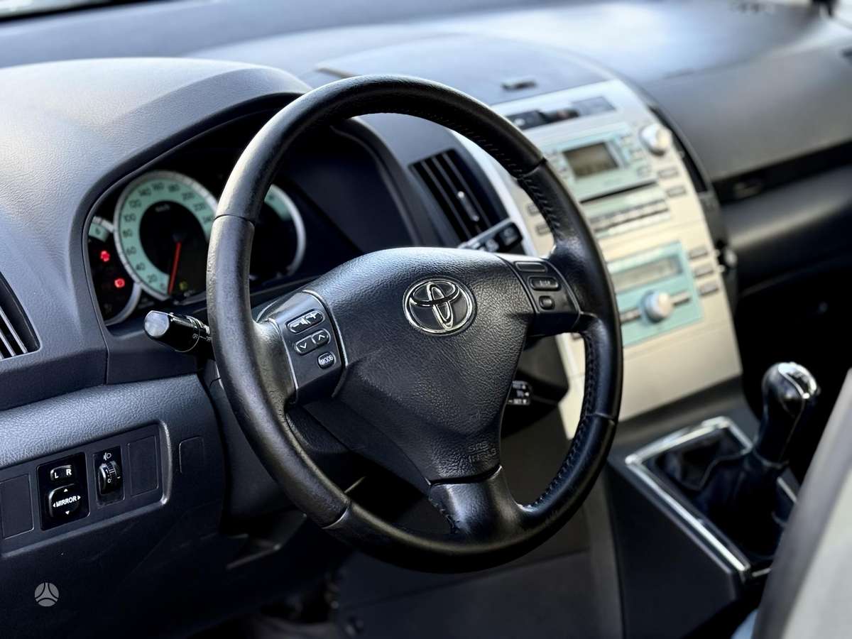 Toyota Corolla Verso - 10