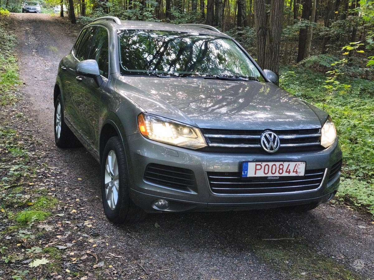 Volkswagen Touareg - 1