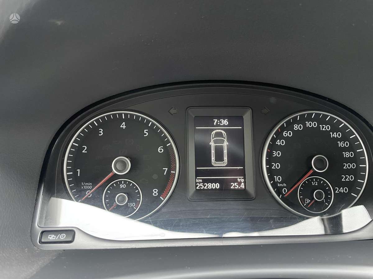 Volkswagen Touran - 10