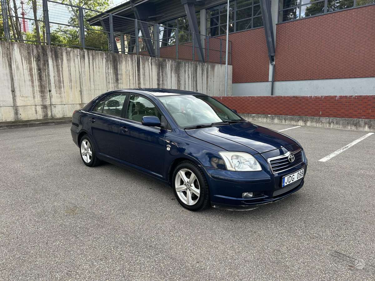 Toyota Avensis - 1