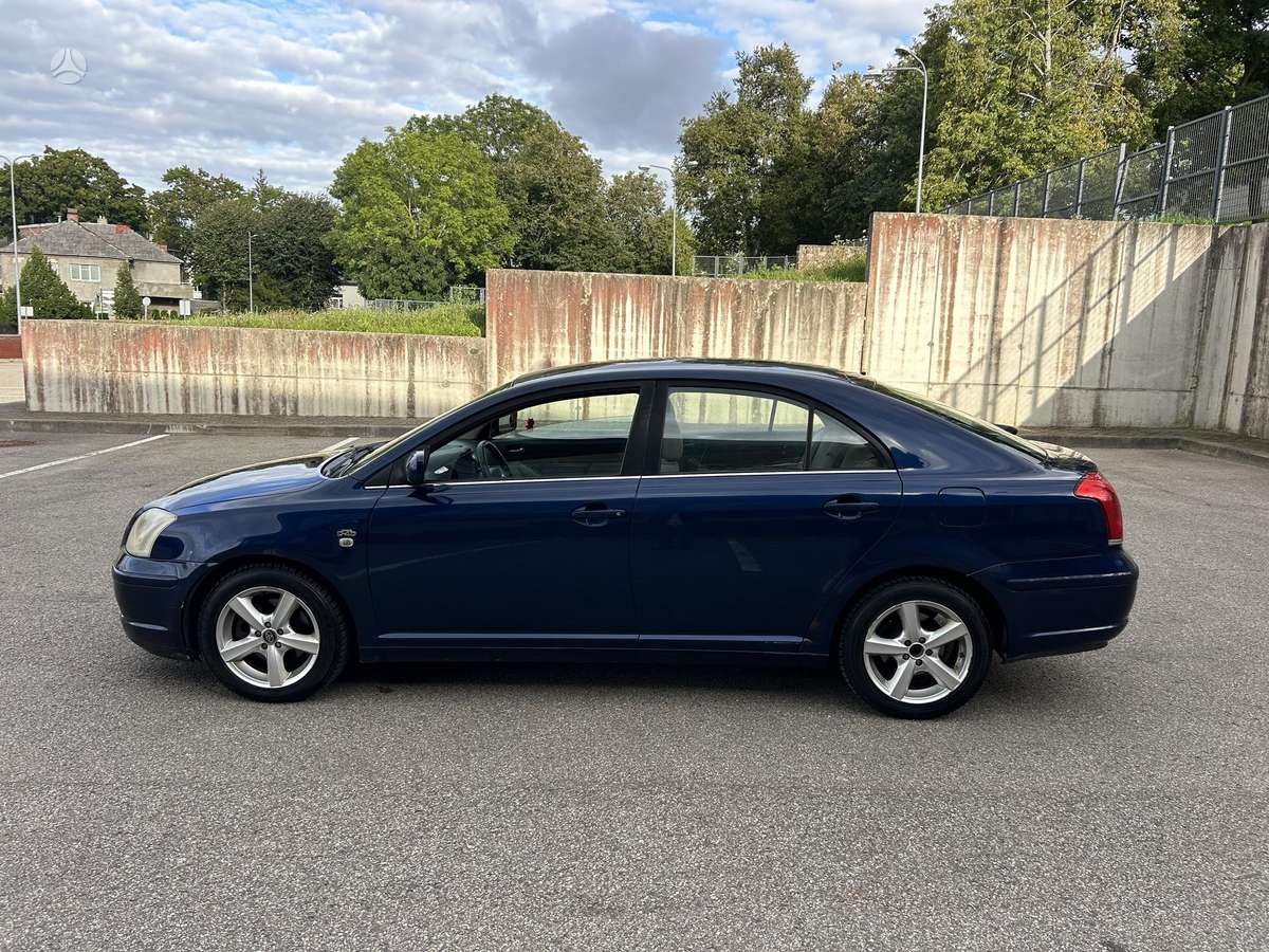Toyota Avensis - 2
