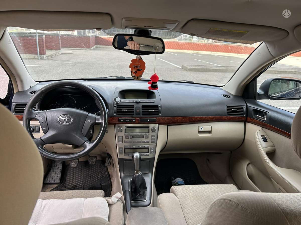 Toyota Avensis - 7