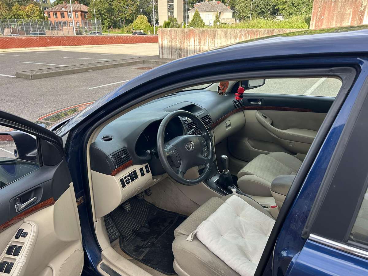 Toyota Avensis - 8
