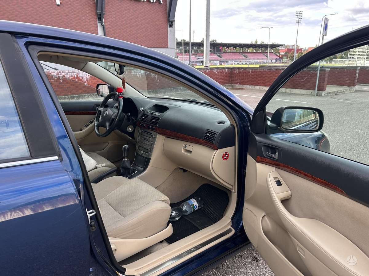 Toyota Avensis - 9