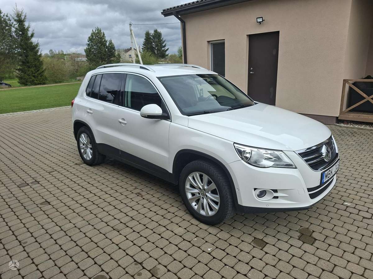 Volkswagen Tiguan - 1