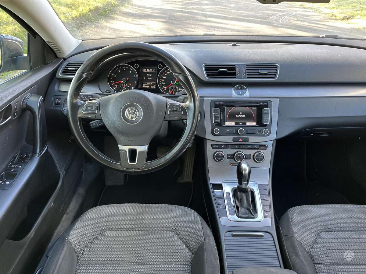 Volkswagen Passat - 12