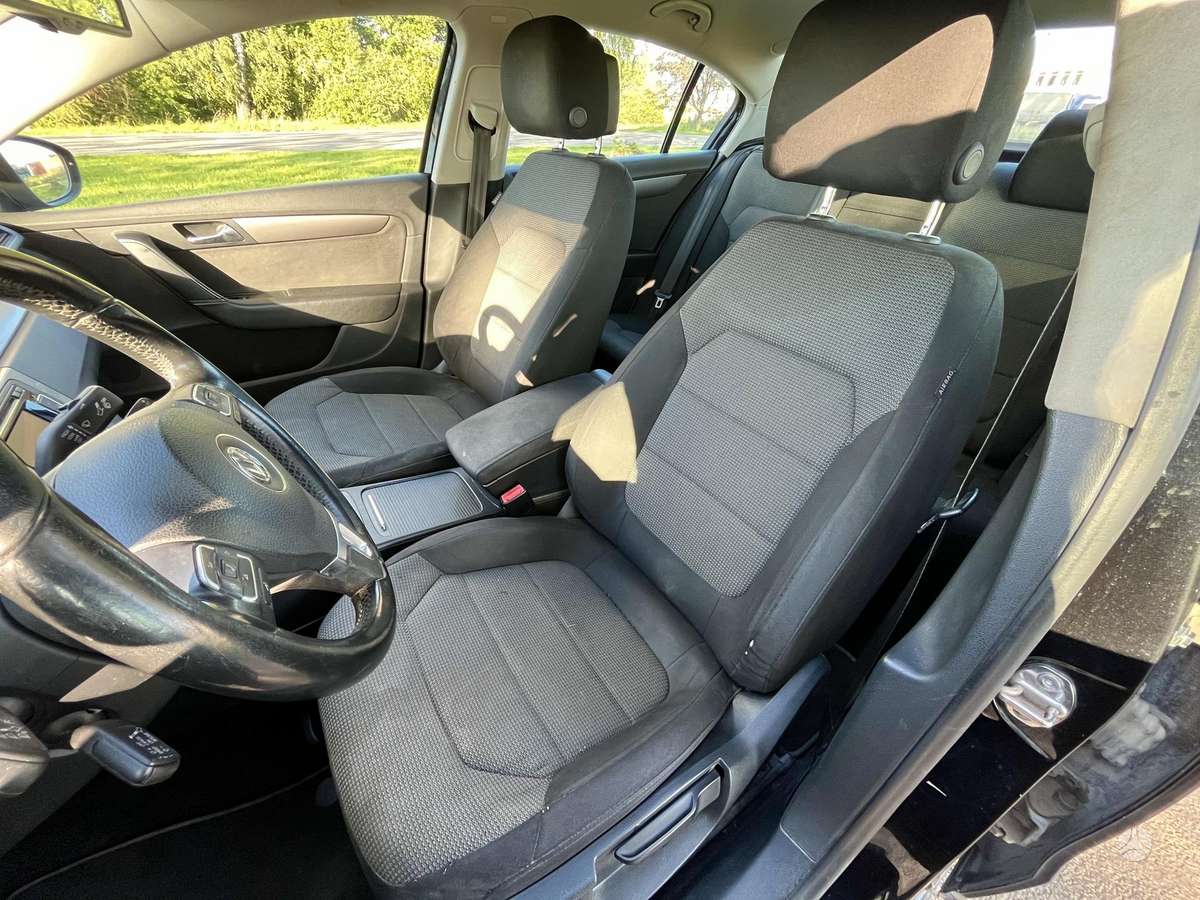 Volkswagen Passat - 8