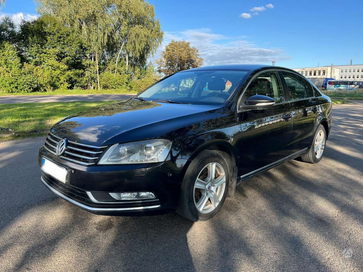 Volkswagen Passat - 1