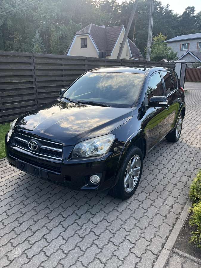 Toyota RAV4 - 1