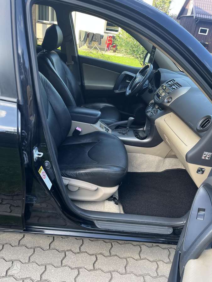 Toyota RAV4 - 11