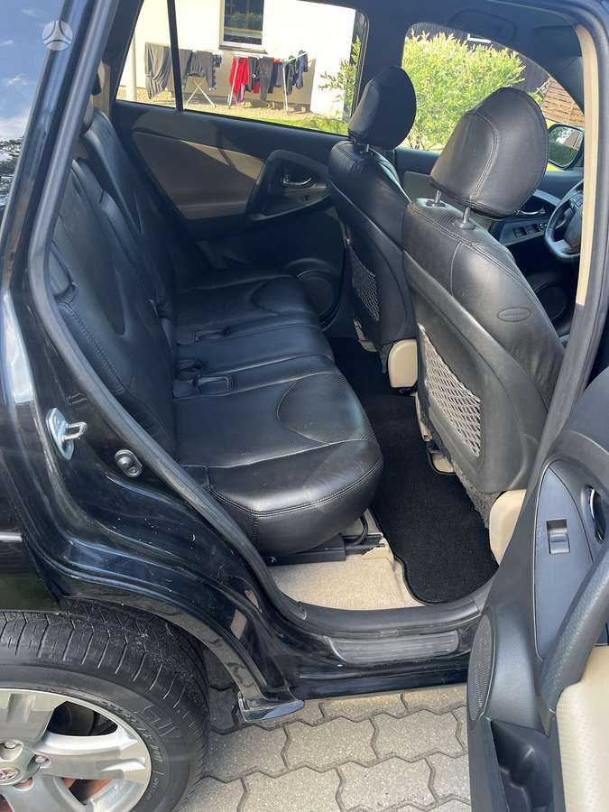 Toyota RAV4 - 12