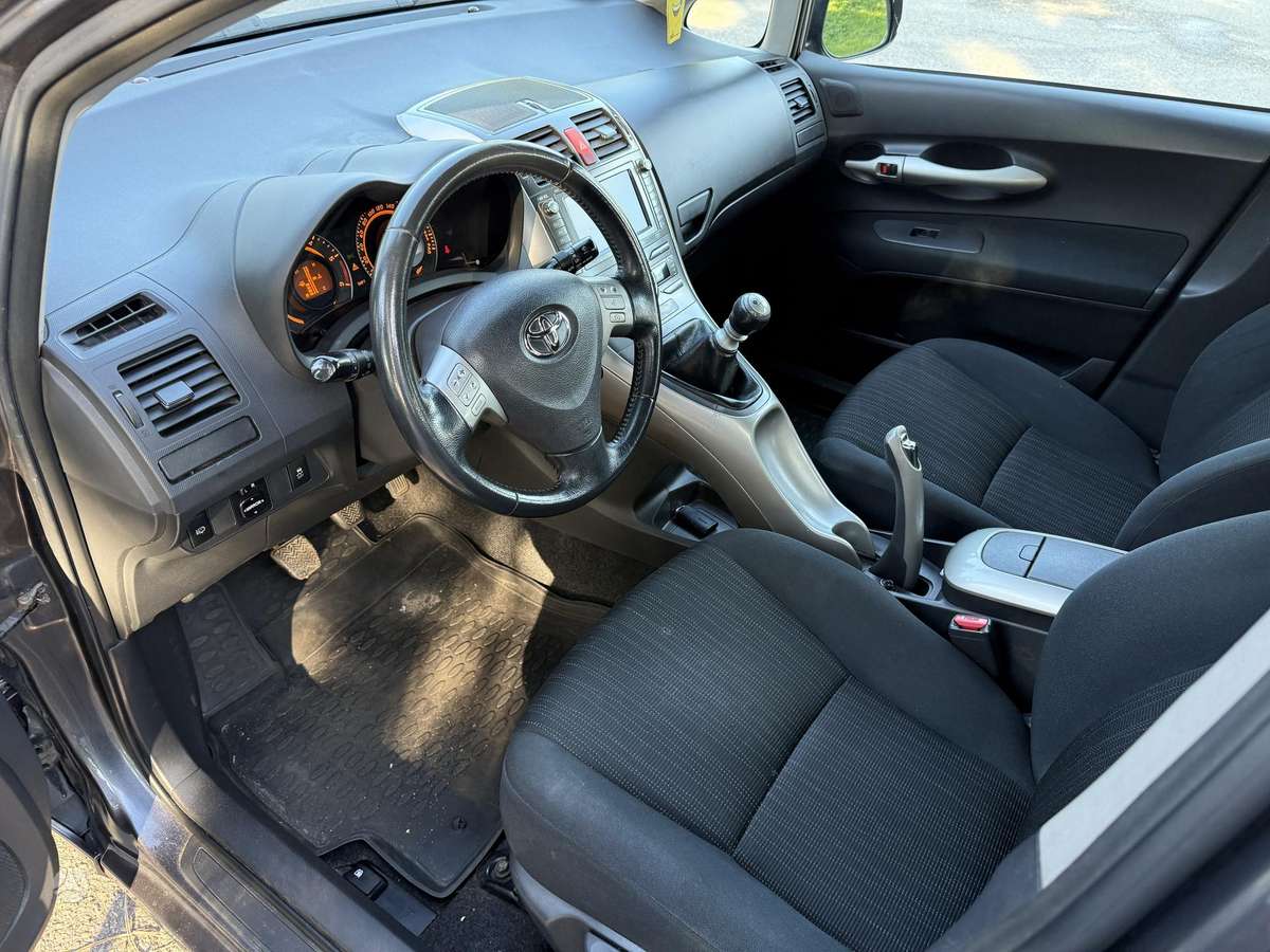 Toyota Auris, 2.0 l., hatchback