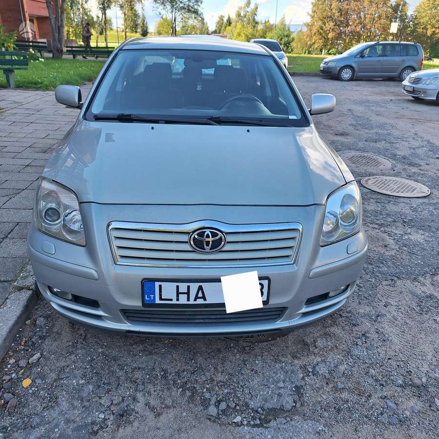 Toyota Avensis - 1