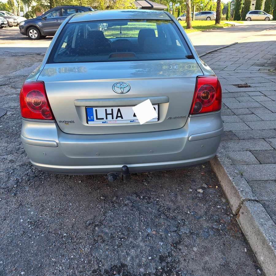 Toyota Avensis - 2