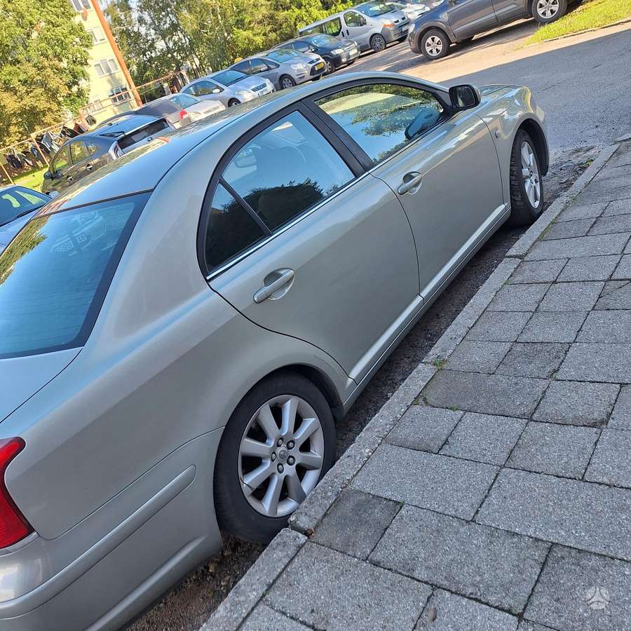 Toyota Avensis - 5