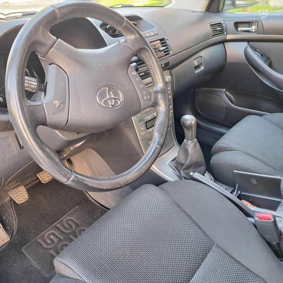 Toyota Avensis - 8