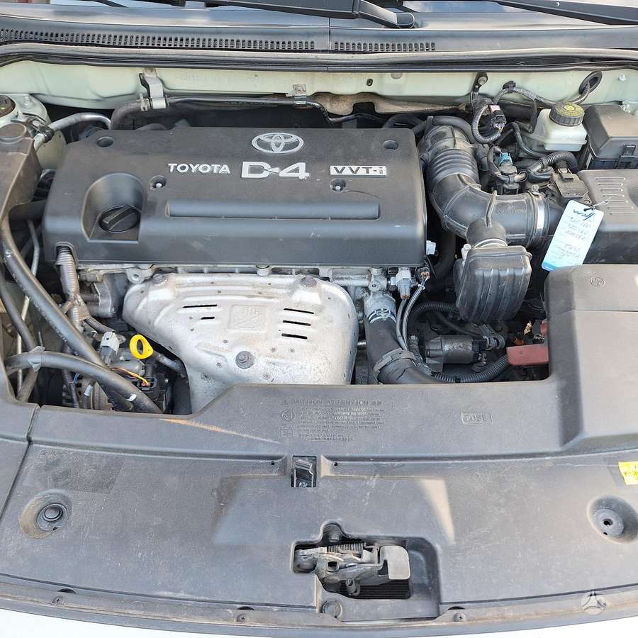 Toyota Avensis - 9