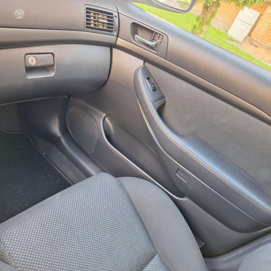 Toyota Avensis - 12