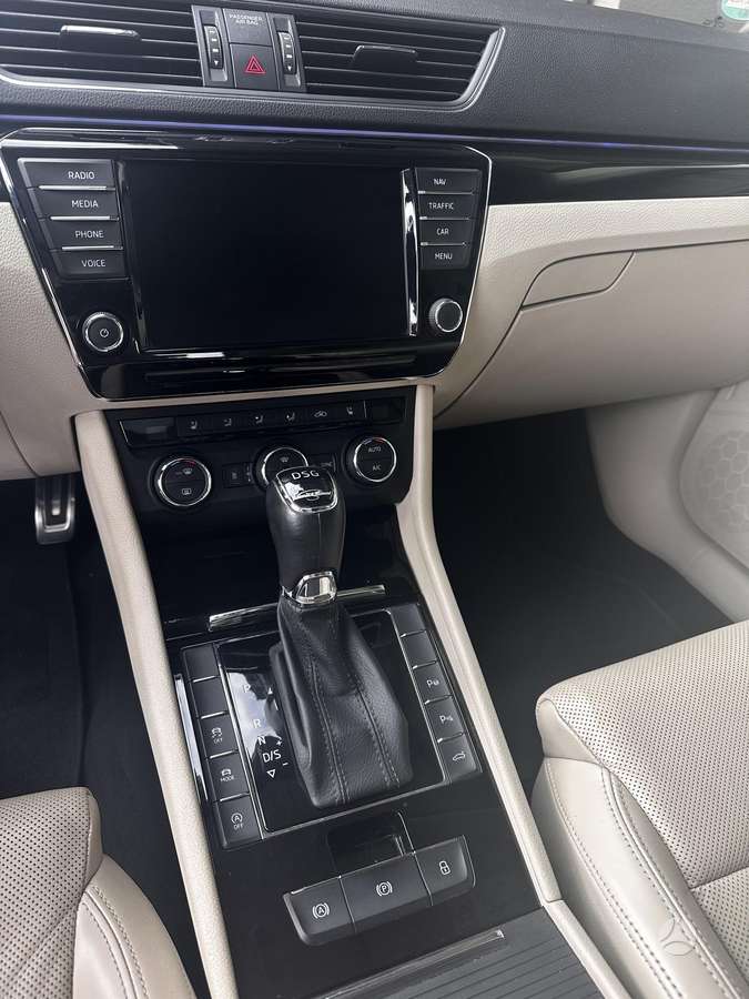 Škoda Superb - 12