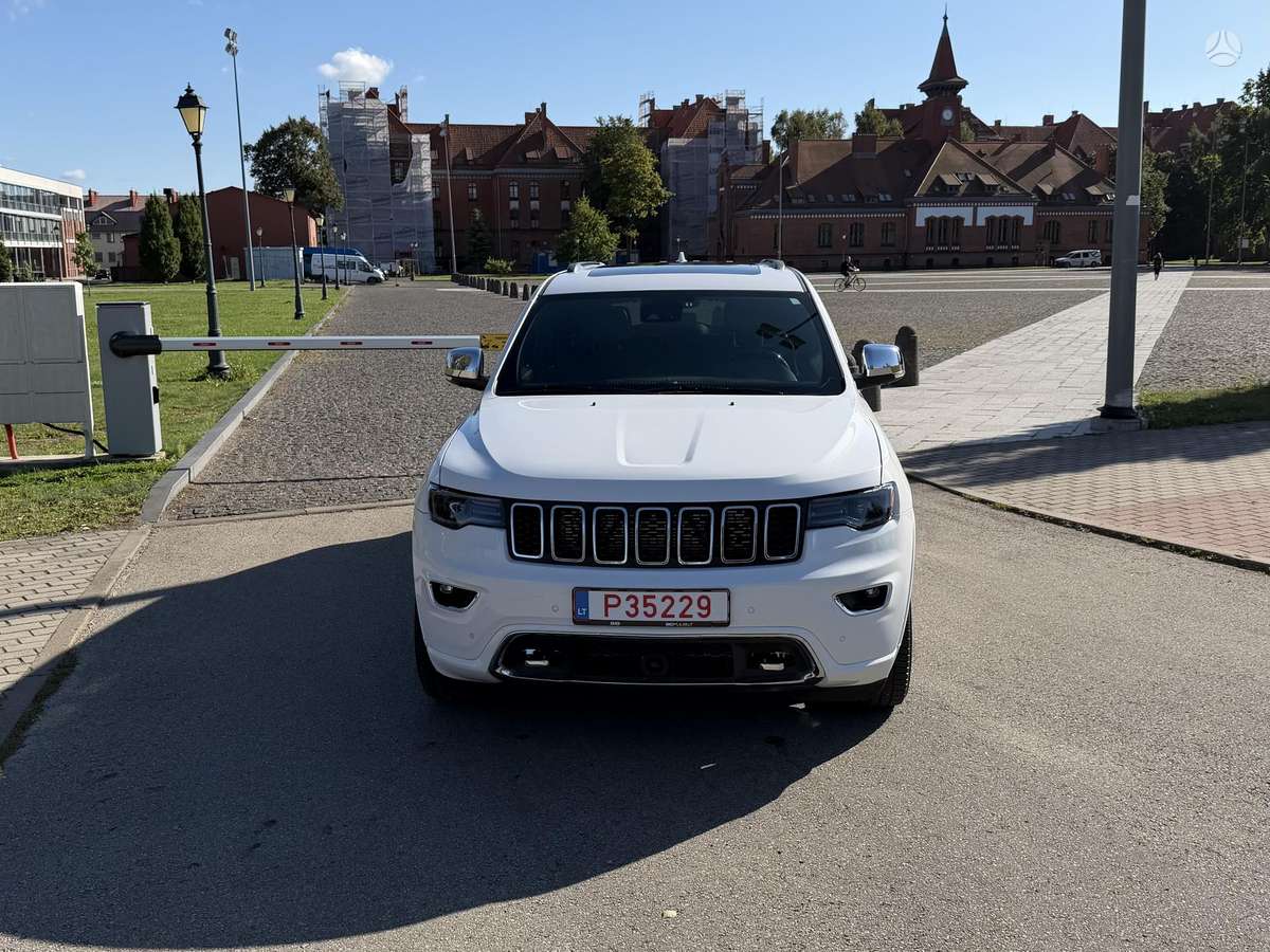 Jeep Grand Cherokee - 8