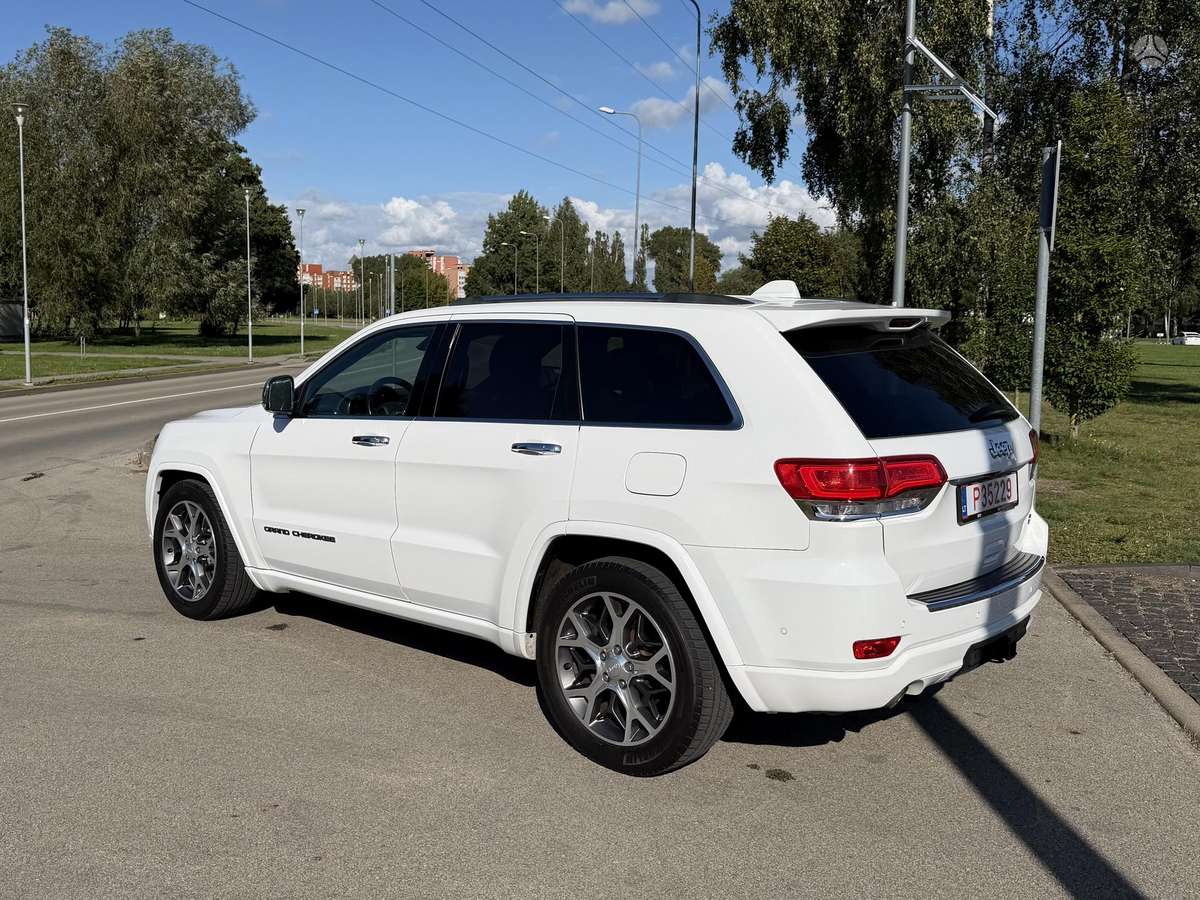Jeep Grand Cherokee - 12