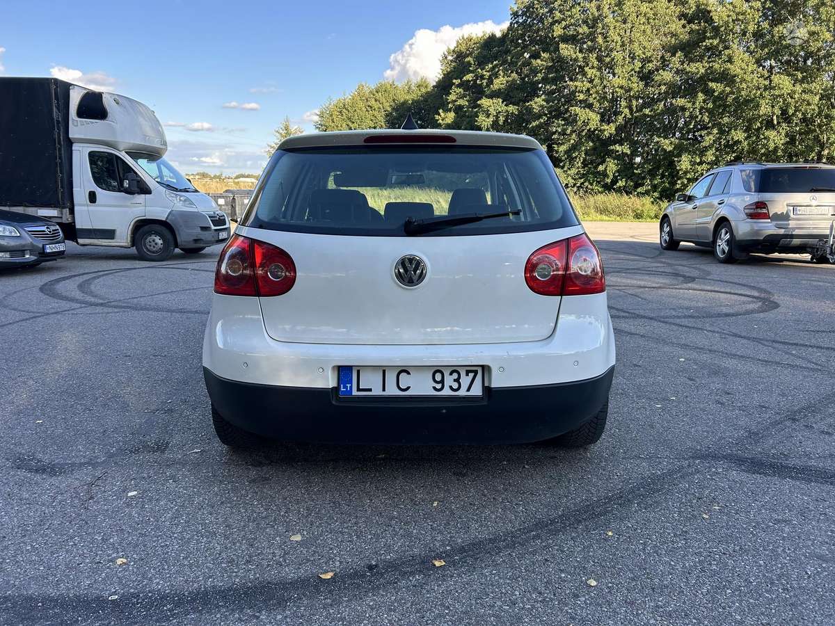 Volkswagen Golf - 6