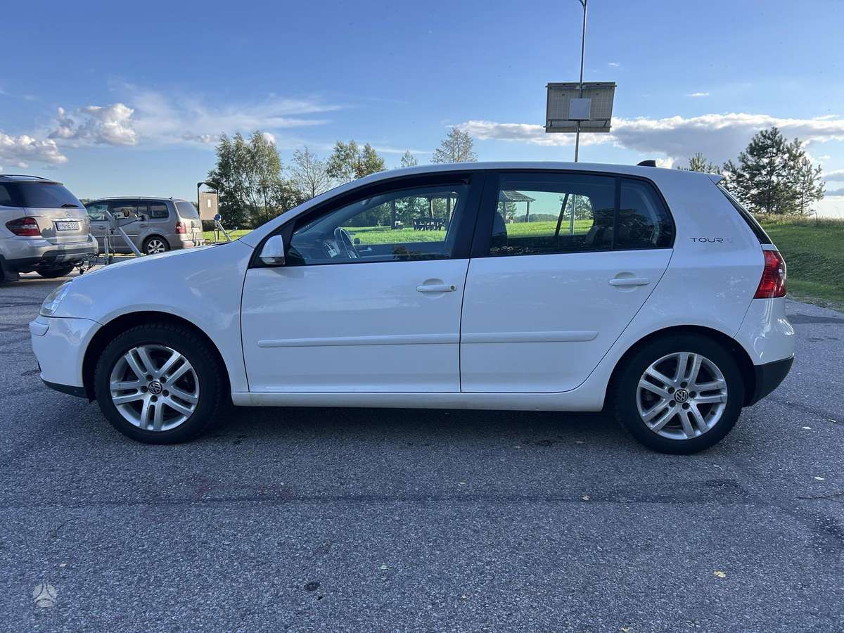 Volkswagen Golf - 8