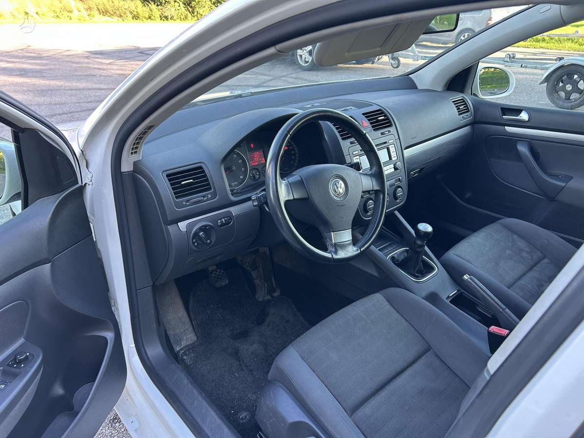 Volkswagen Golf - 10