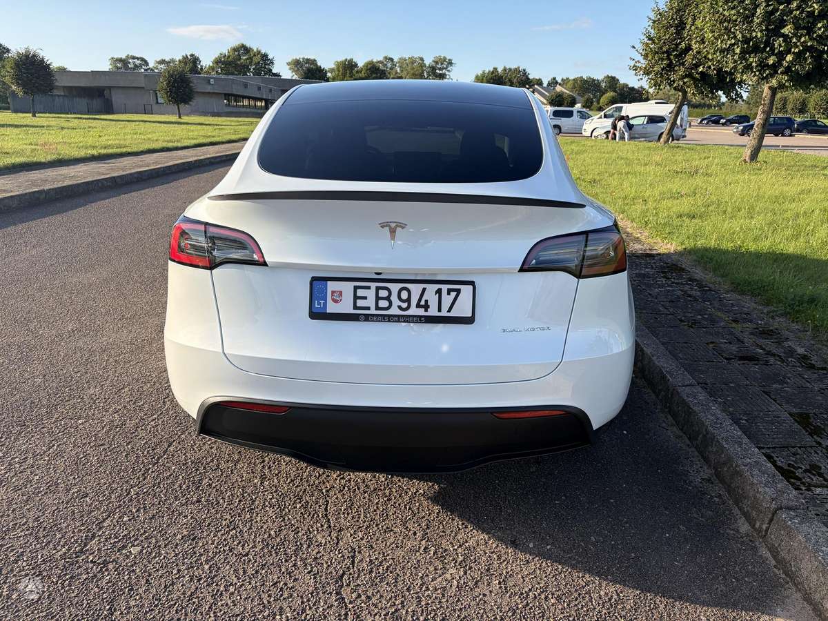 Tesla Model Y - 4