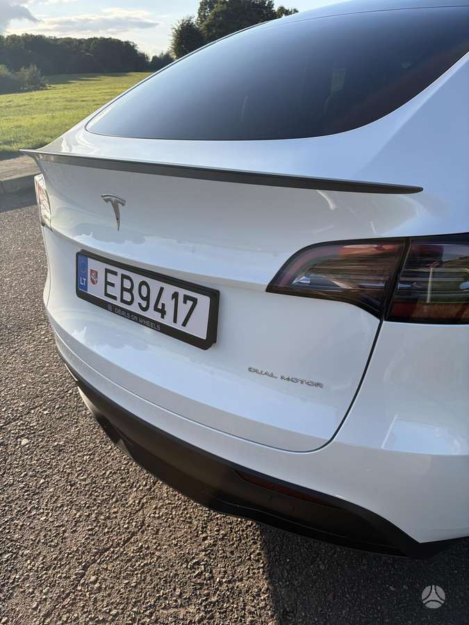 Tesla Model Y - 5