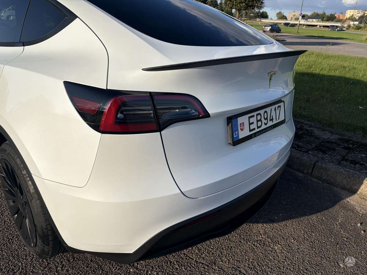 Tesla Model Y - 6
