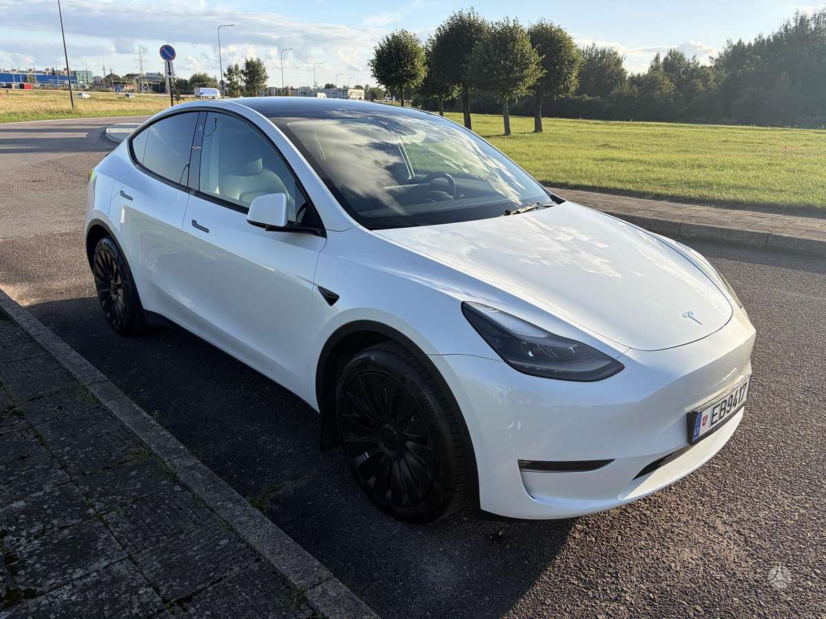 Tesla Model Y - 10