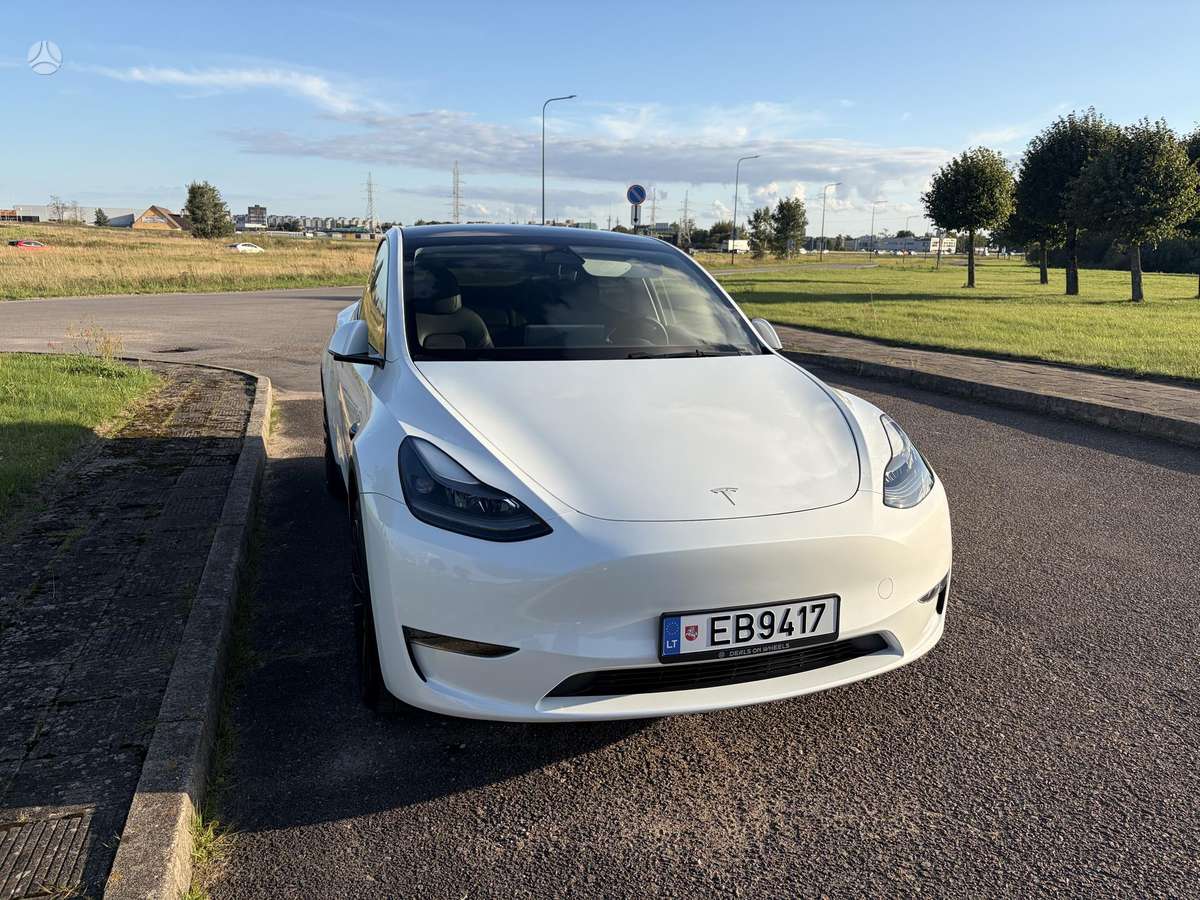 Tesla Model Y - 12
