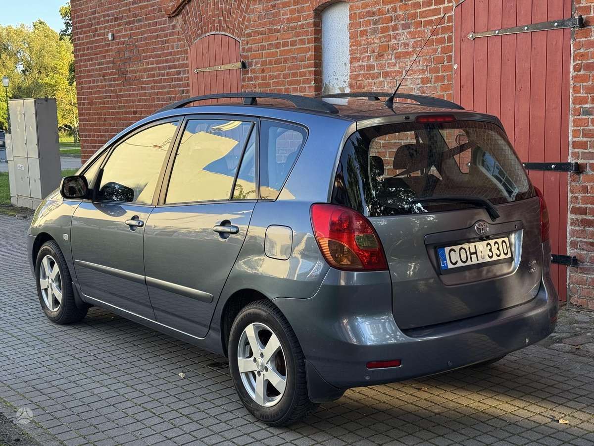 Toyota Corolla Verso - 4