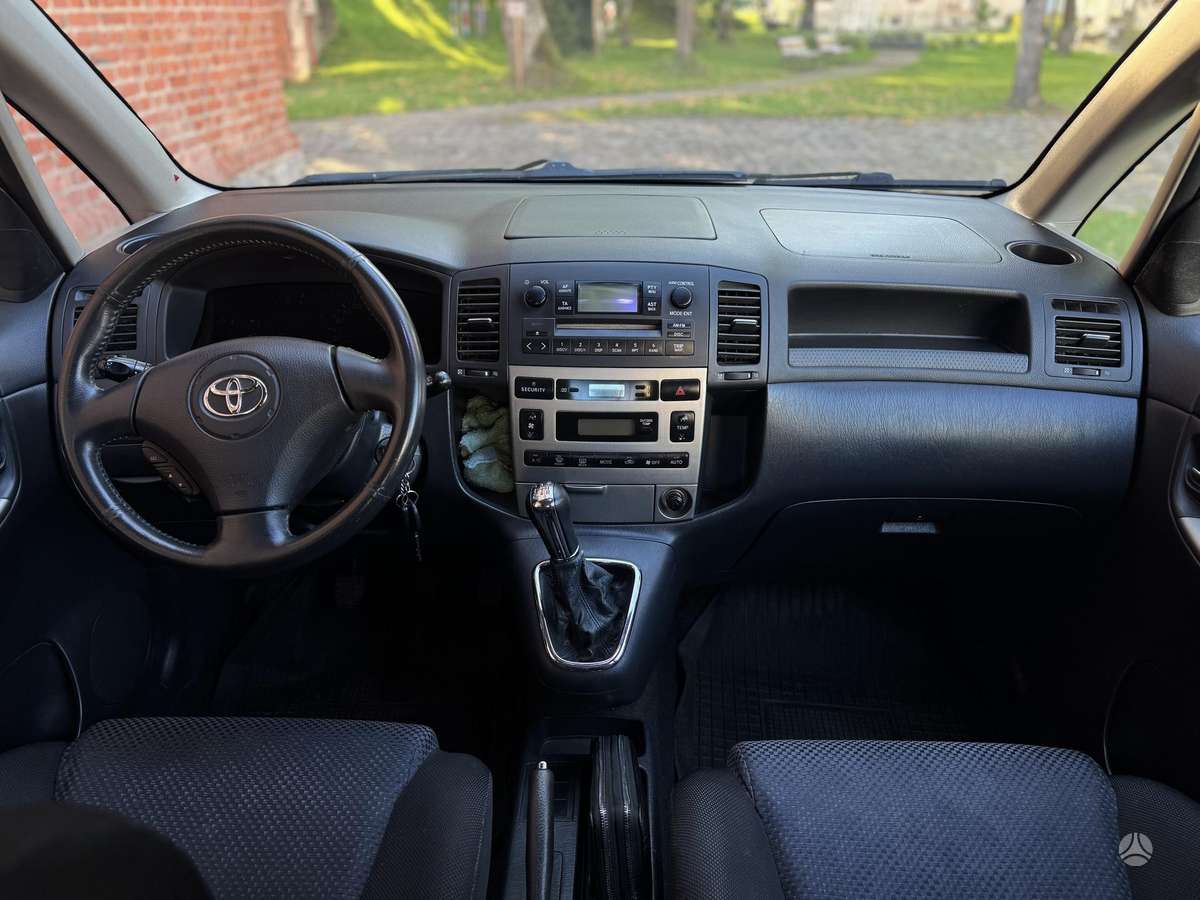 Toyota Corolla Verso - 5
