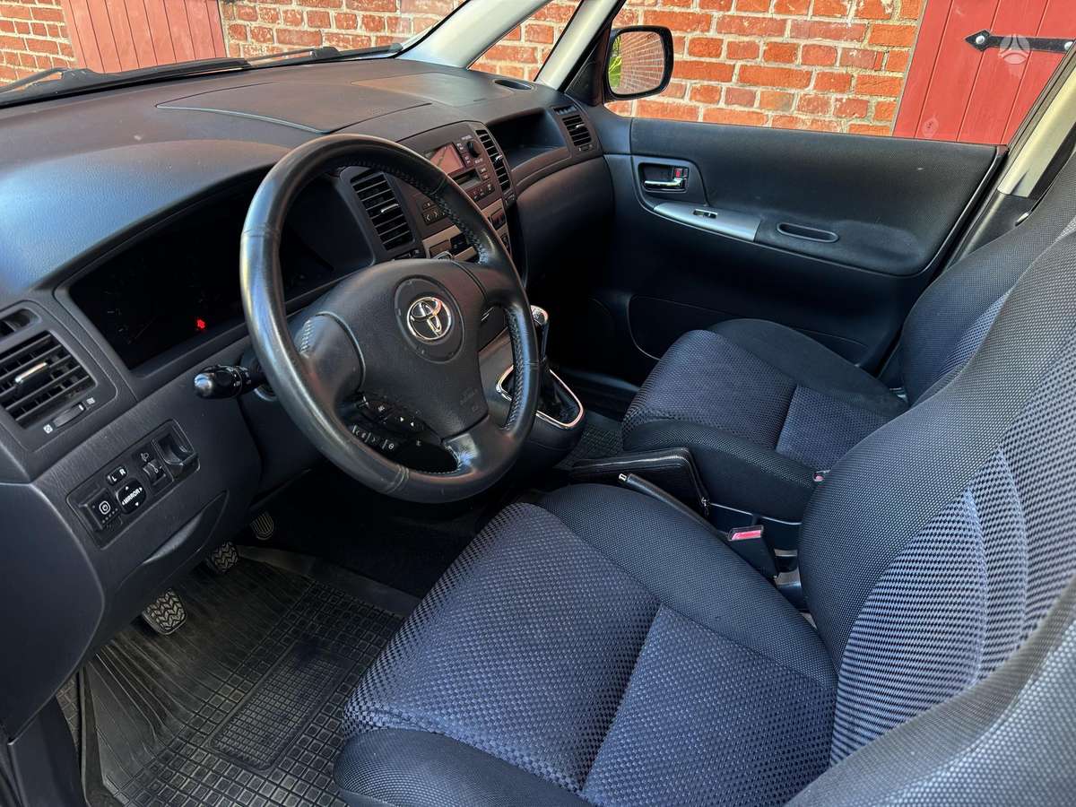 Toyota Corolla Verso - 6