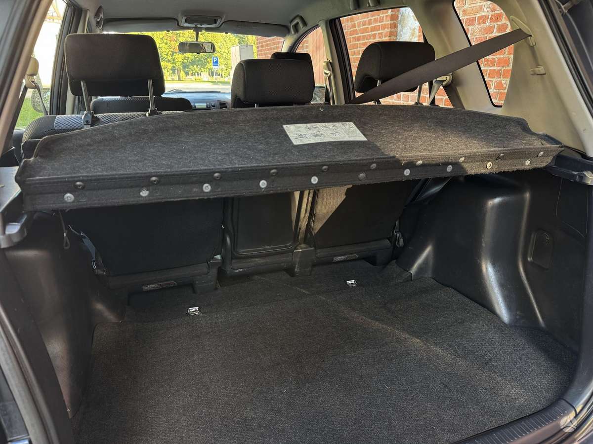 Toyota Corolla Verso - 8